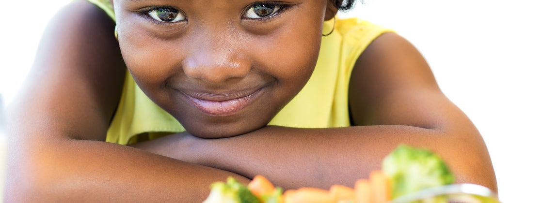 ¿Qué debe incluir un plato saludable para niños?
