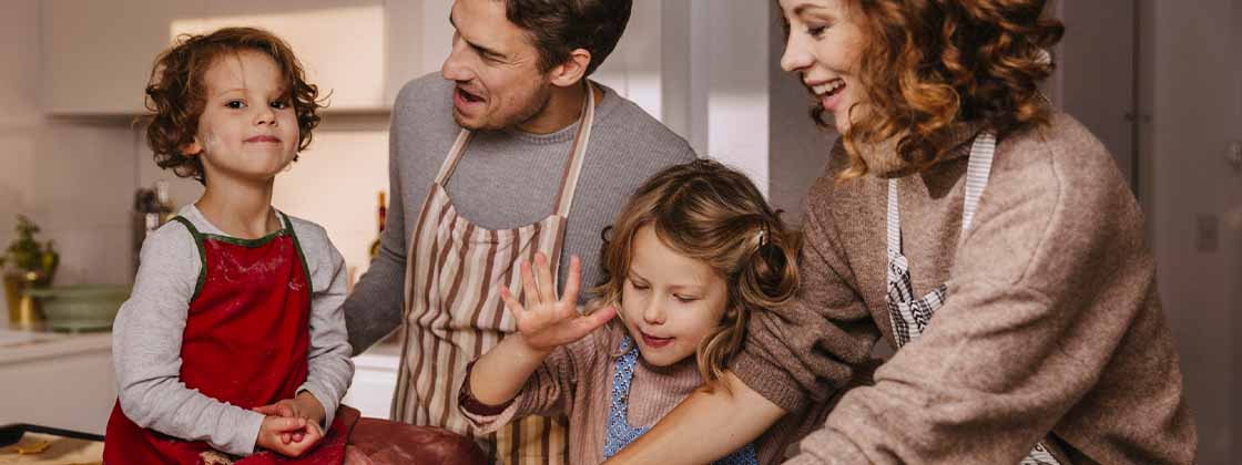 A través de la cocina, familia aprende, comparte y se divierte en casa